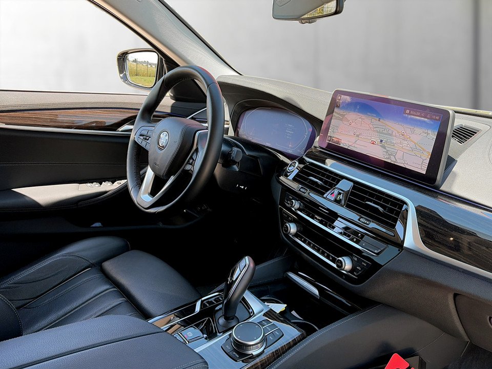 BMW 520d Touring Luxury Line | Bild 8 von 27
