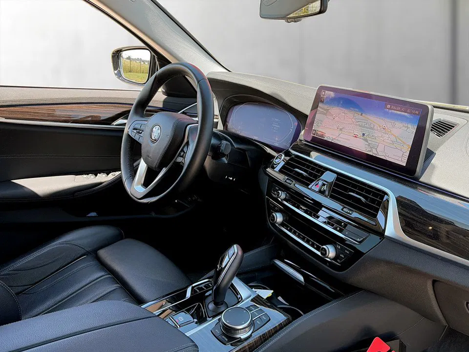 BMW 520d Touring Luxury Line | Bild 8 von 27