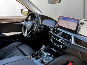 BMW 520d Touring Luxury Line | Thumbnail 8 von 27