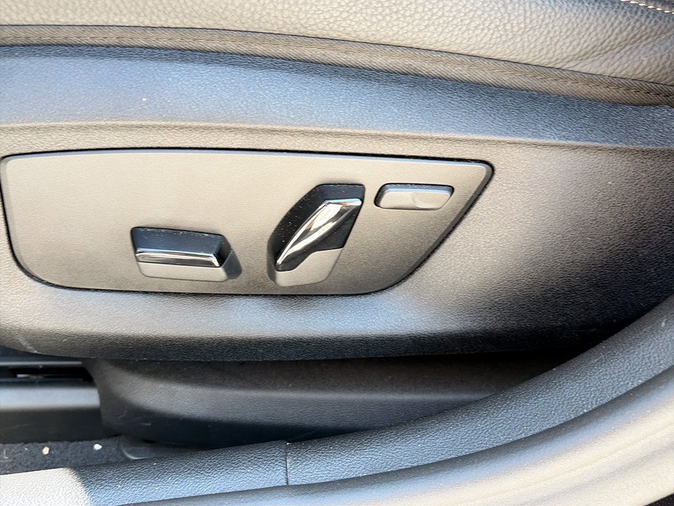 BMW 520d Touring Luxury Line | Bild 18 von 27