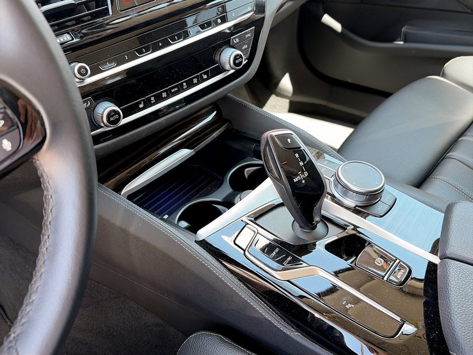 BMW 520d Touring Luxury Line | Bild 17 von 27