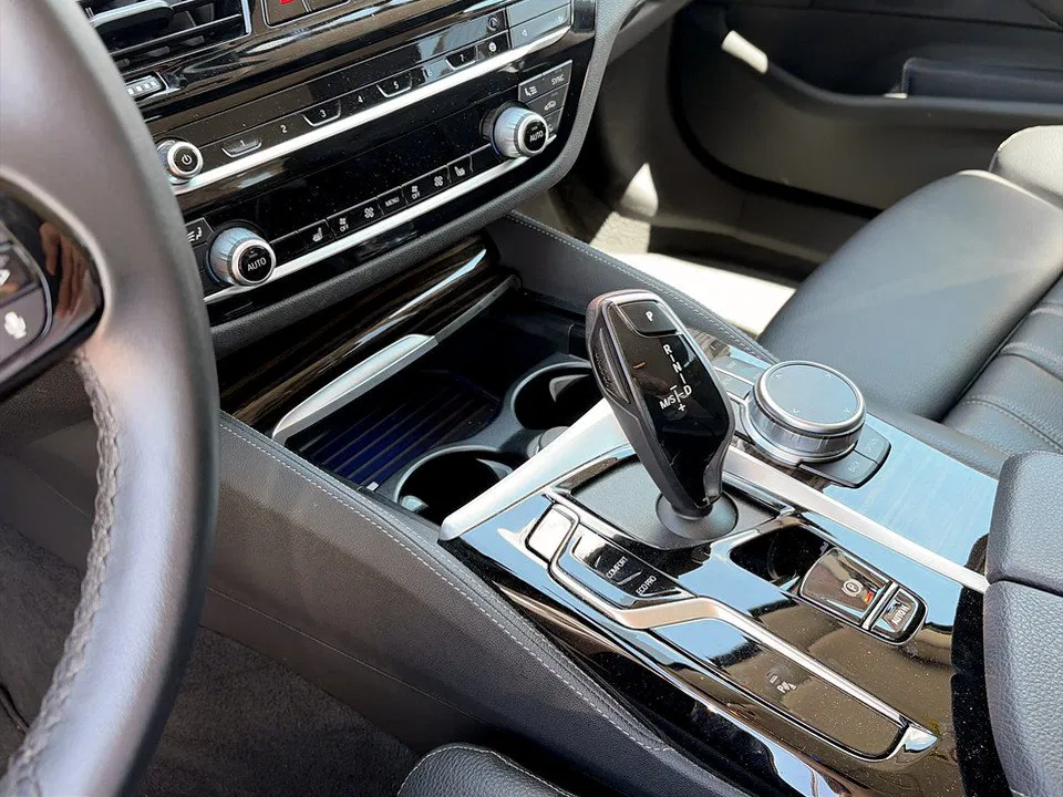 BMW 520d Touring Luxury Line | Bild 17 von 27