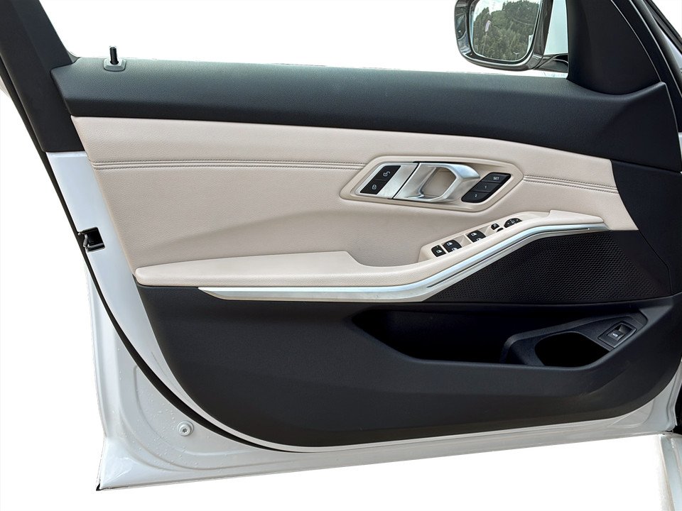 BMW 320d xDrive Touring Luxury Line | Bild 8 von 26