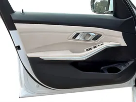 BMW 320d xDrive Touring Luxury Line | Thumbnail 8 von 26