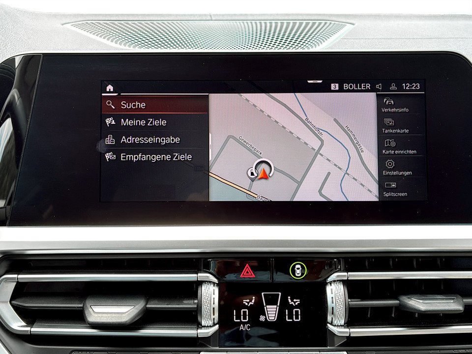 BMW 320d xDrive Touring Luxury Line | Bild 18 von 26