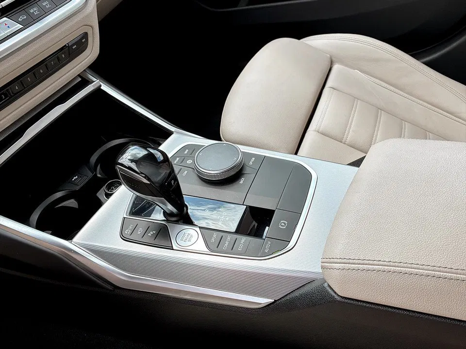 BMW 320d xDrive Touring Luxury Line | Bild 22 von 26