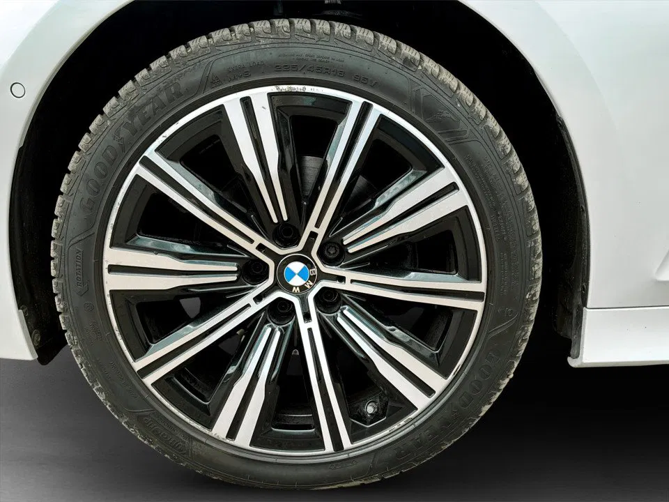 BMW 320d xDrive Touring Luxury Line | Bild 7 von 26