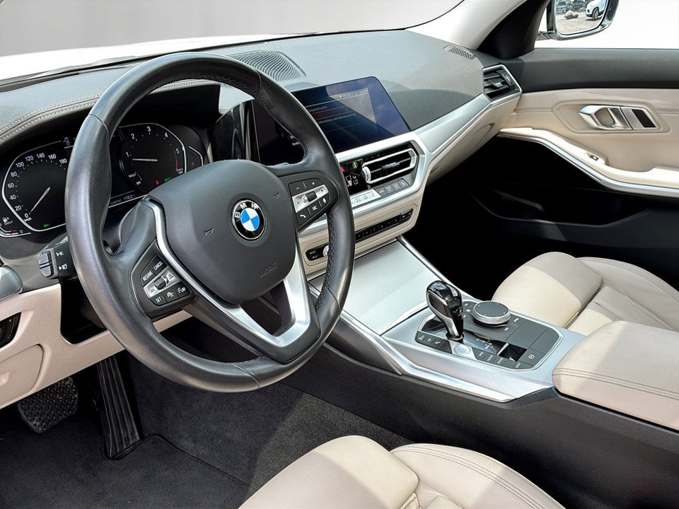 BMW 320d xDrive Touring Luxury Line | Bild 12 von 26
