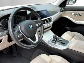 BMW 320d xDrive Touring Luxury Line | Thumbnail 12 von 26
