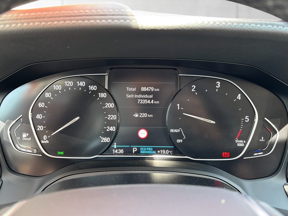 BMW 320d xDrive Touring Luxury Line | Bild 14 von 26