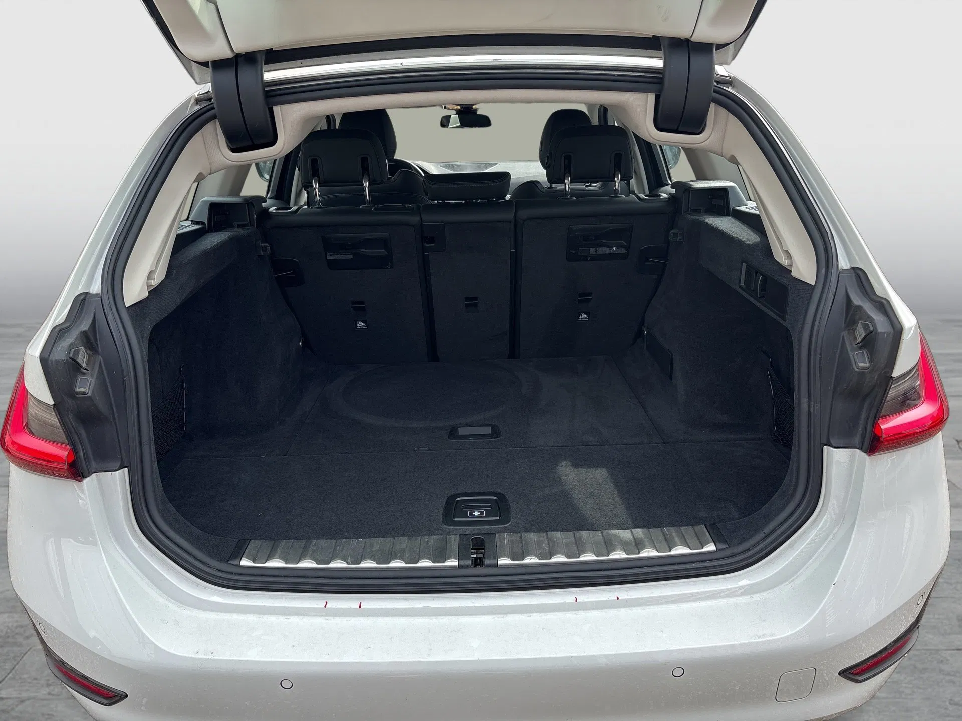 BMW 320d xDrive Touring Sport Line | Bild 22 von 25