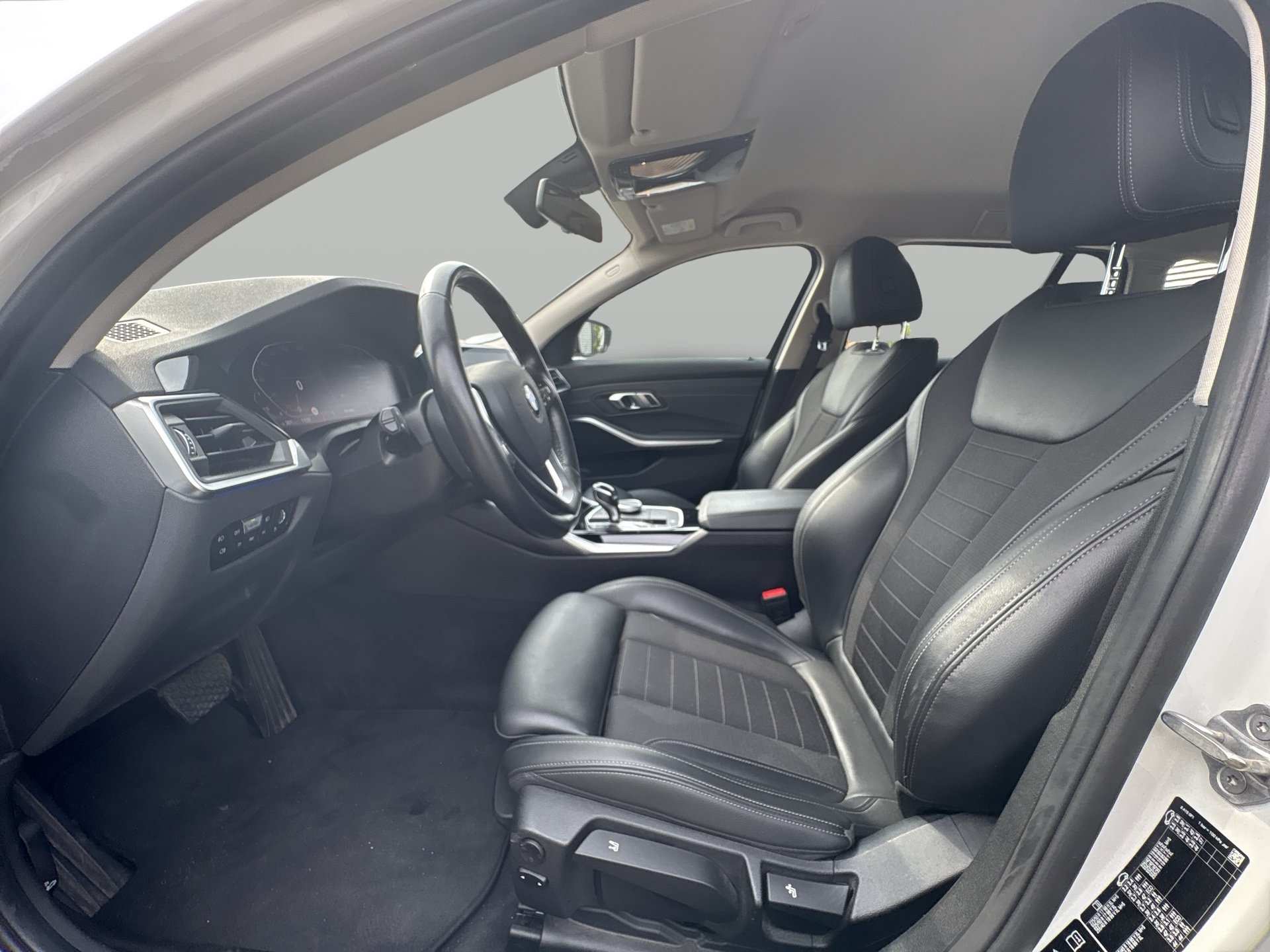 BMW 320d xDrive Touring Sport Line | Bild 9 von 25