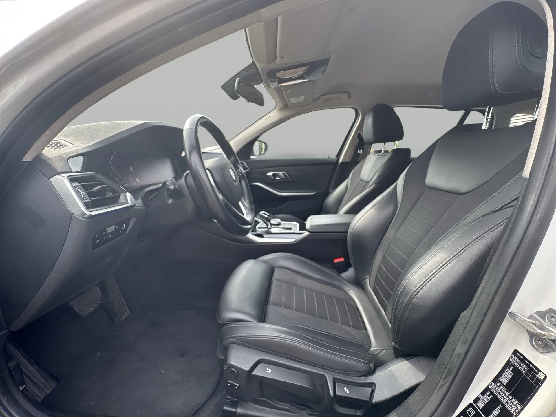 BMW 320d xDrive Touring Sport Line | Bild 9 von 25