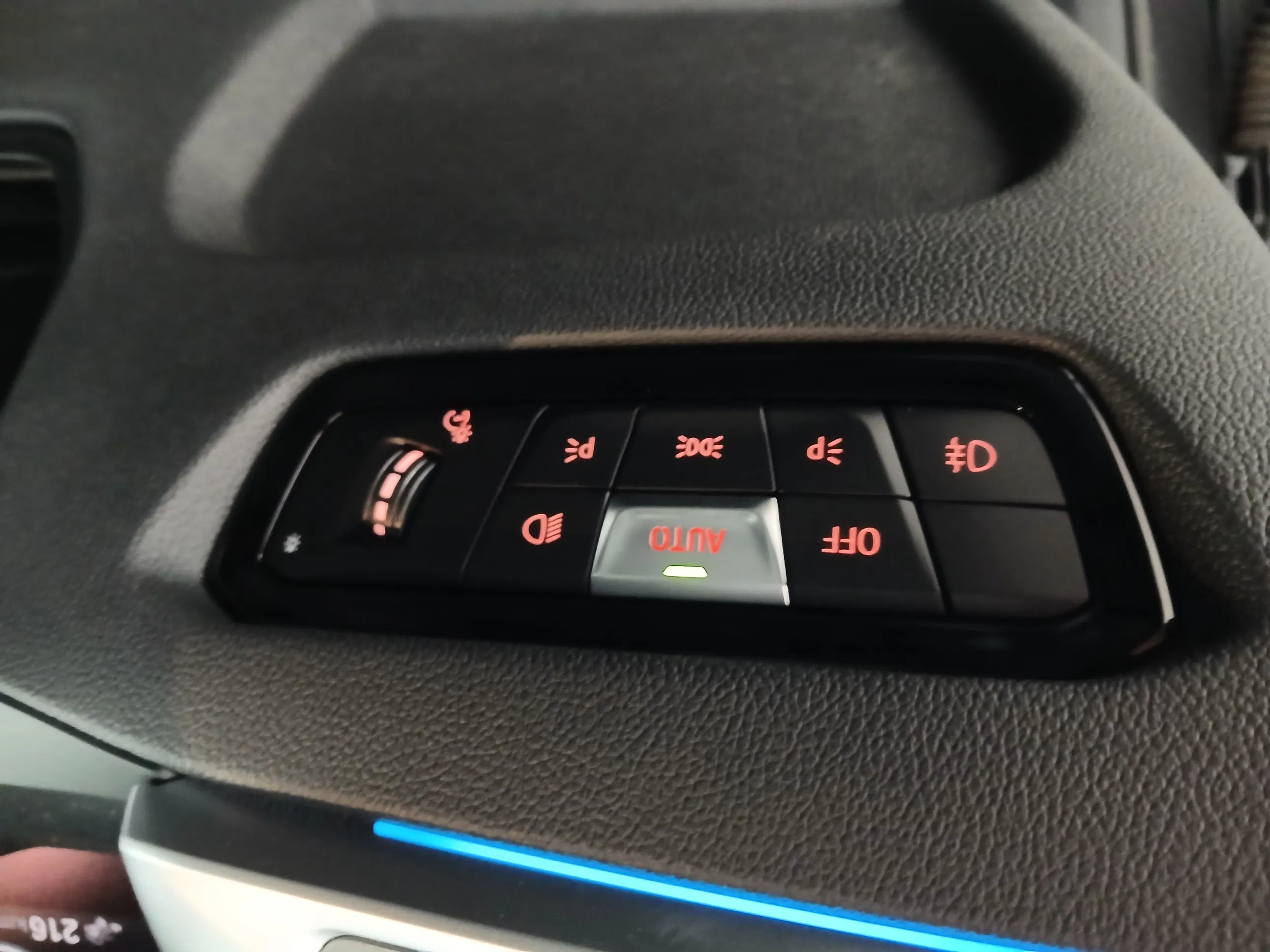 BMW 320e PHEV xDrive Touring Aut. | Bild 13 von 31