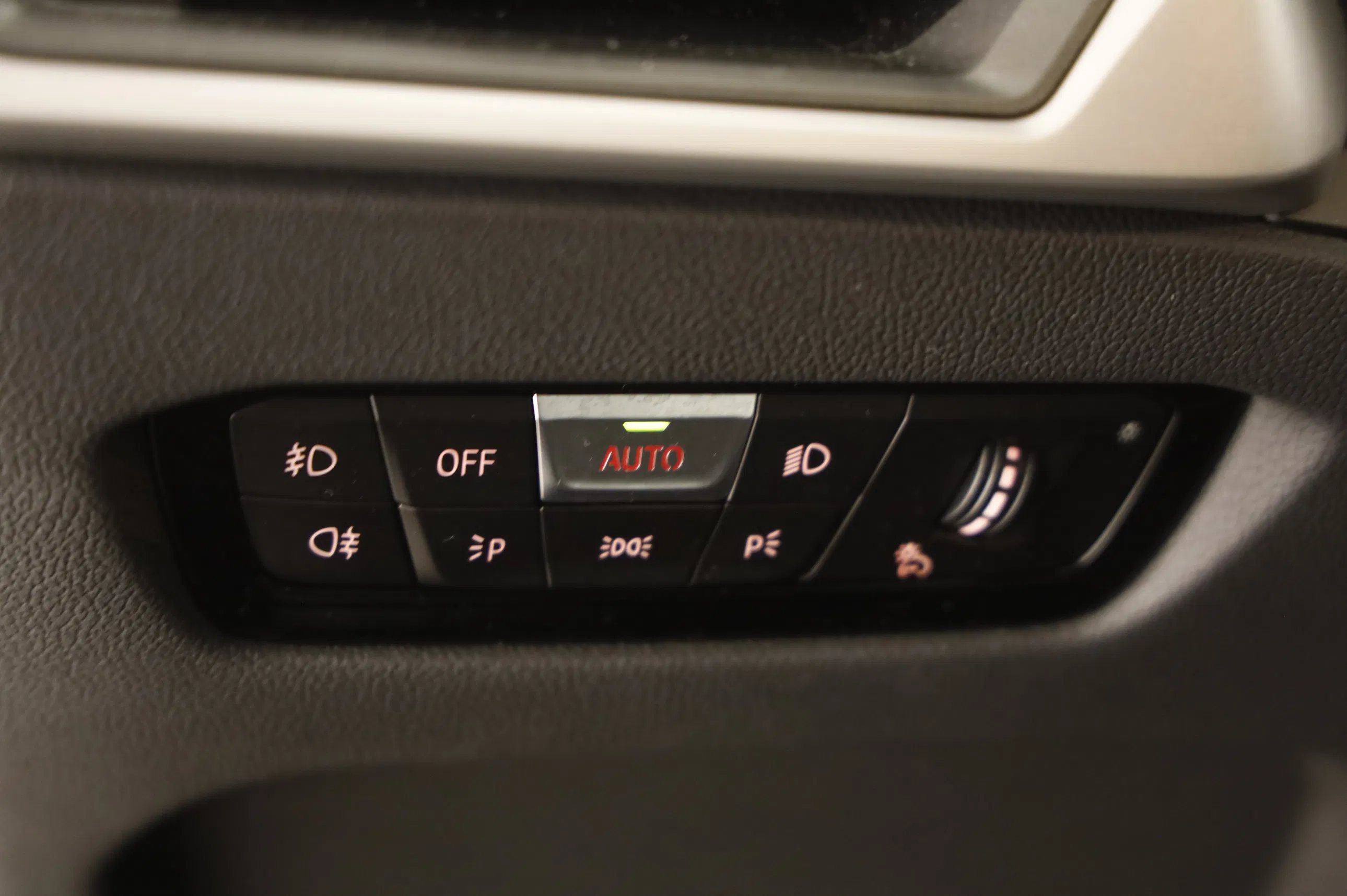 BMW 320e xDrive Touring Advantage | Bild 14 von 24