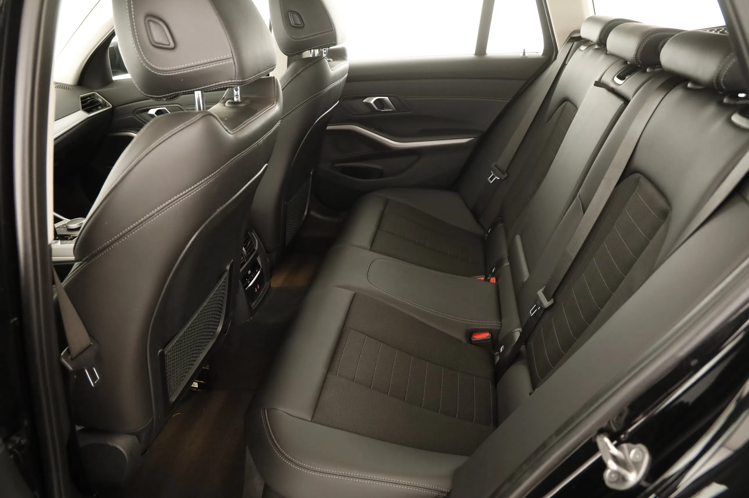 BMW 320e xDrive Touring Advantage | Bild 3 von 24