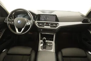 BMW 320e xDrive Touring Advantage | Thumbnail 4 von 24