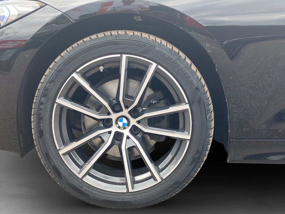 BMW 320d 48 V xDrive Touring Aut. | Bild 6 von 6