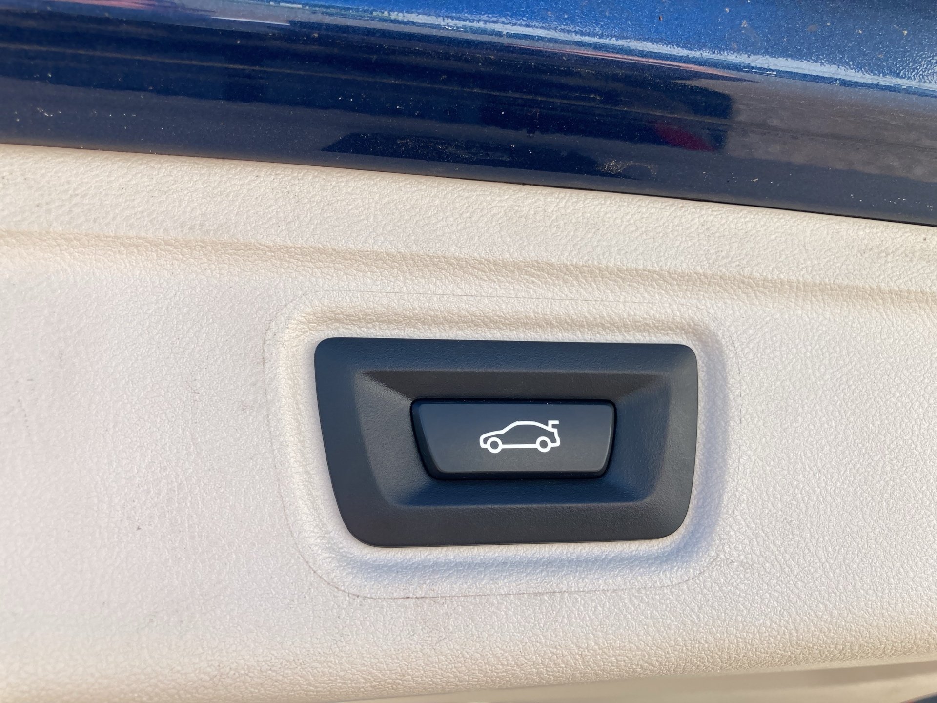 BMW 318d 48 V Touring Aut. | Bild 23 von 25