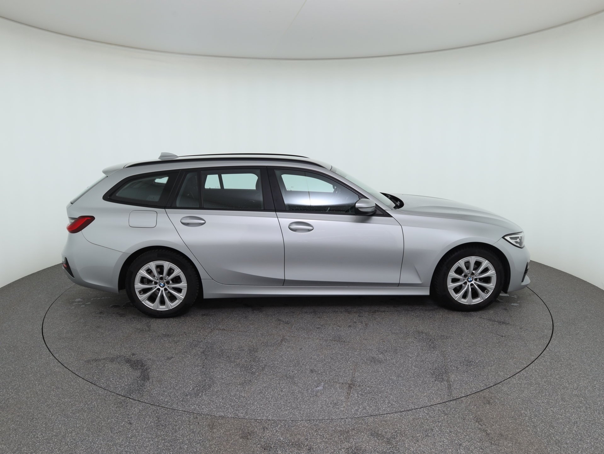 BMW 318d 48 V Touring Aut. | Bild 4 von 22
