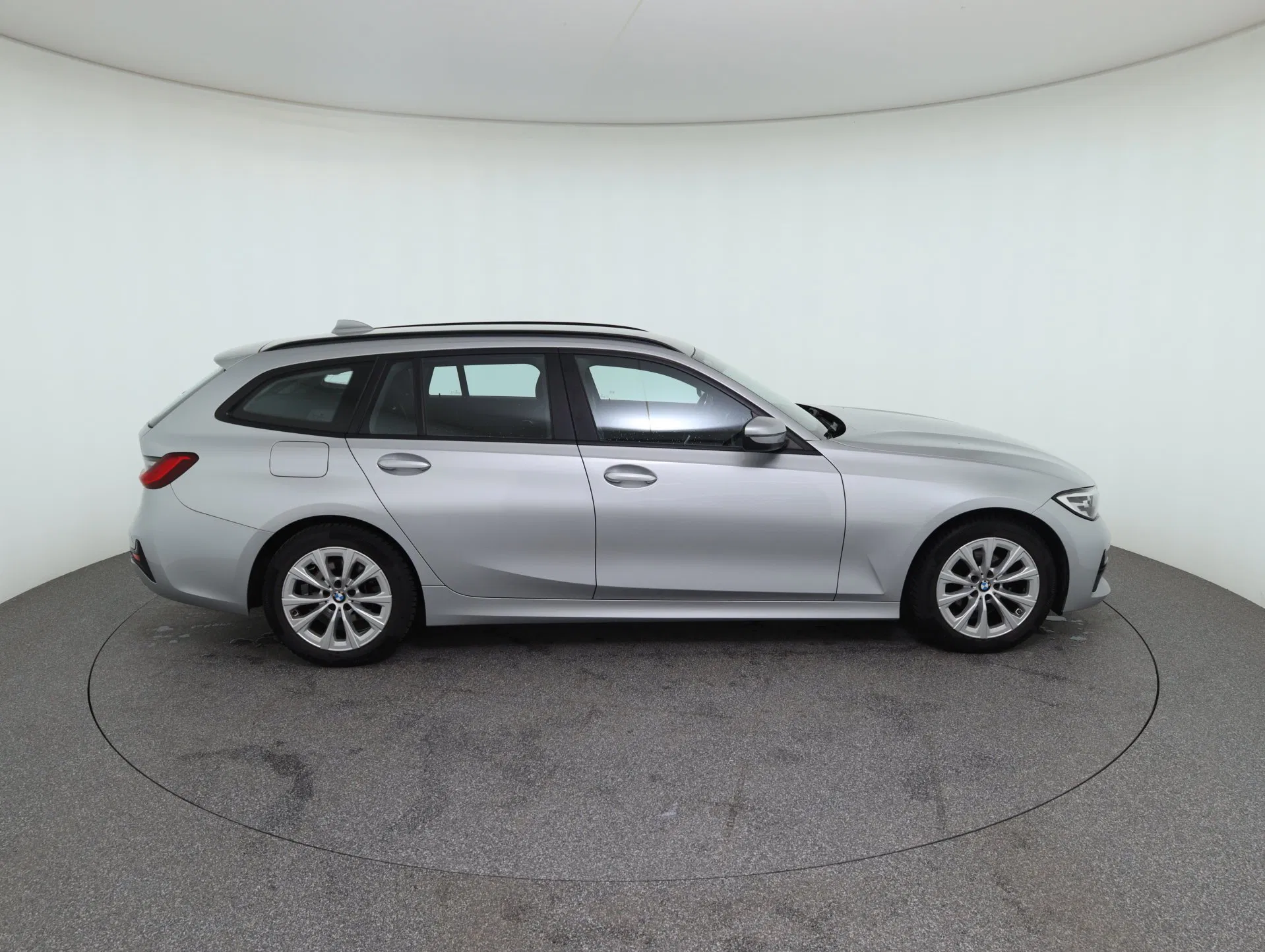 BMW 318d 48 V Touring Aut. | Bild 4 von 22