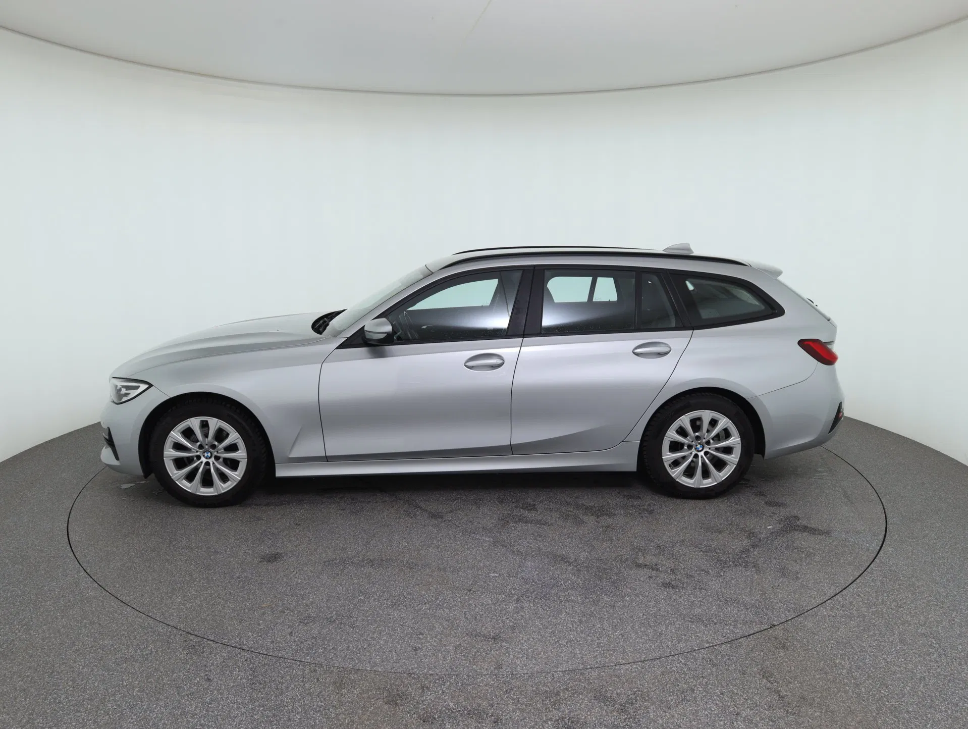 BMW 318d 48 V Touring Aut. | Bild 8 von 22