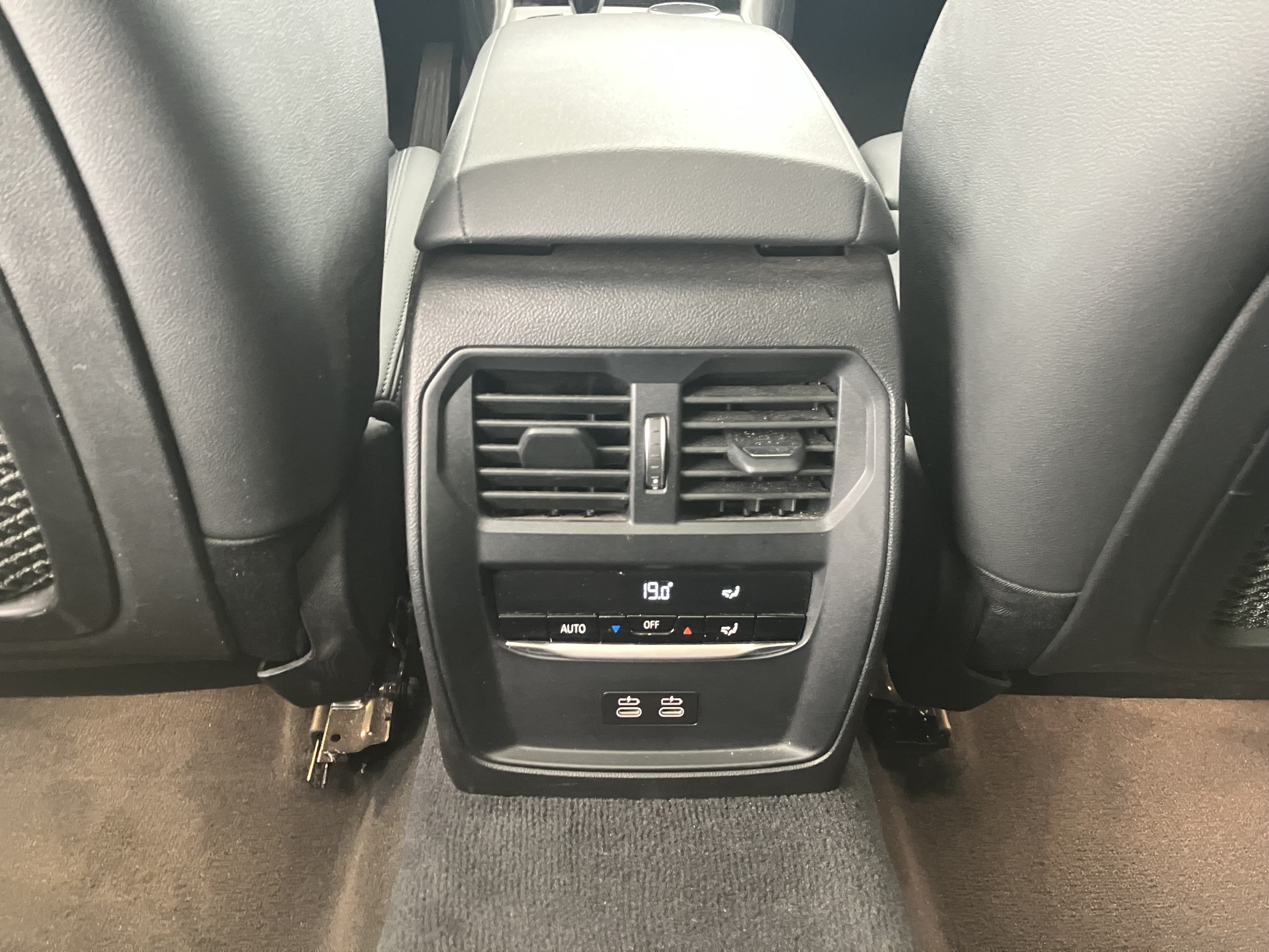 BMW 318d 48 V Touring Aut. | Bild 19 von 31