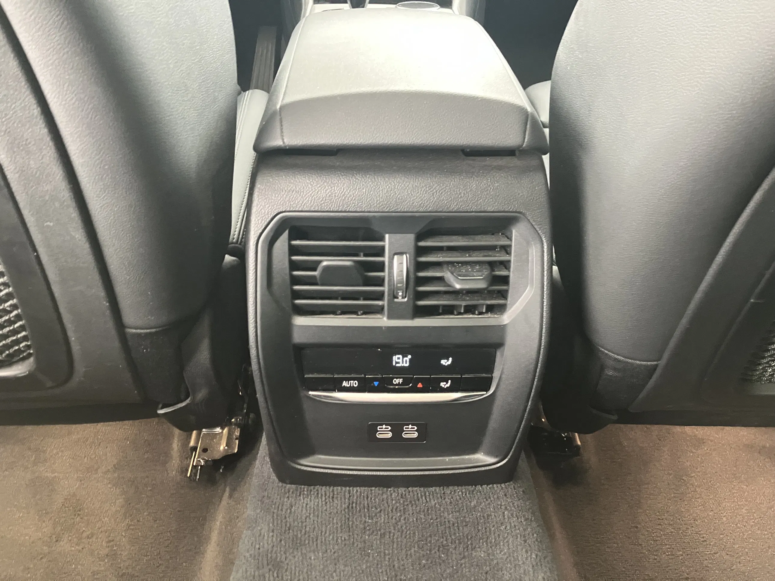 BMW 318d 48 V Touring Aut. | Bild 19 von 31