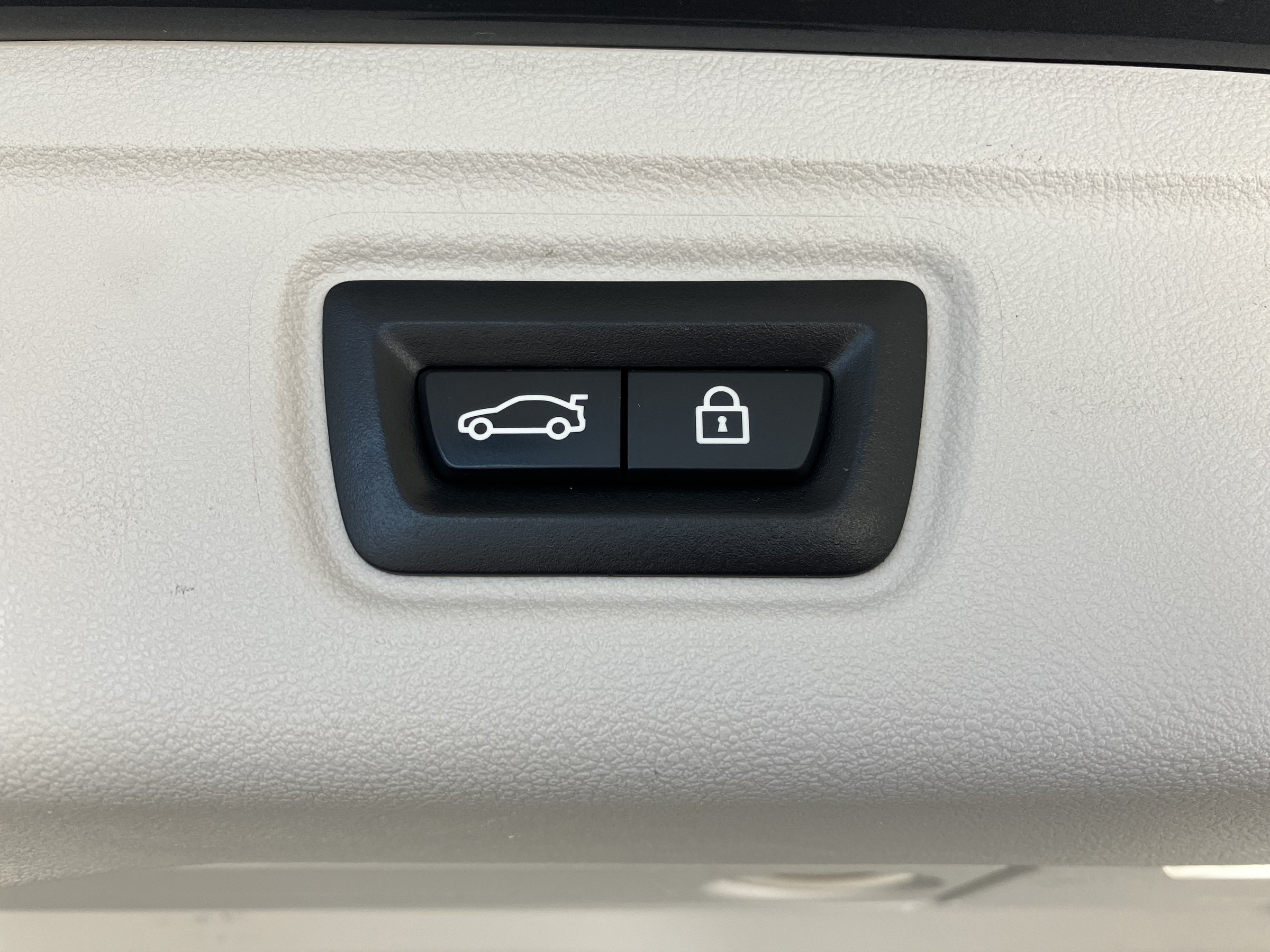 BMW 318d 48 V Touring Aut. | Bild 21 von 31