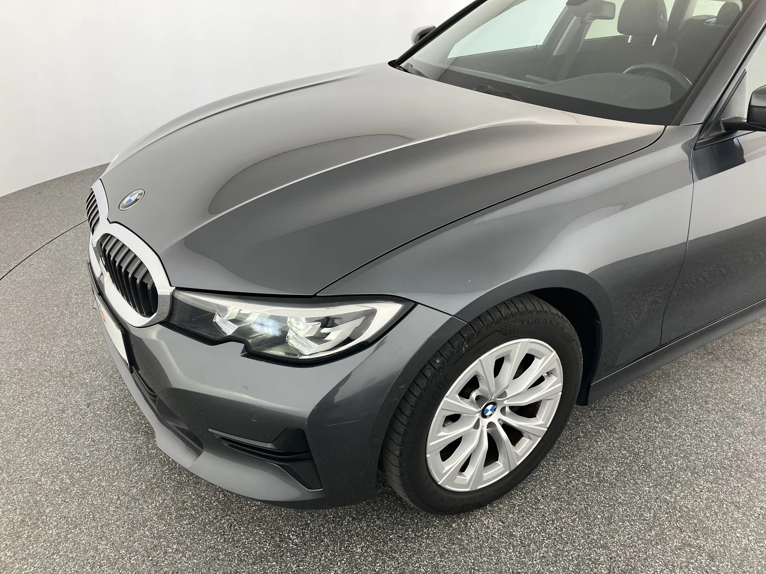 BMW 318d 48 V Touring Aut. | Bild 22 von 31