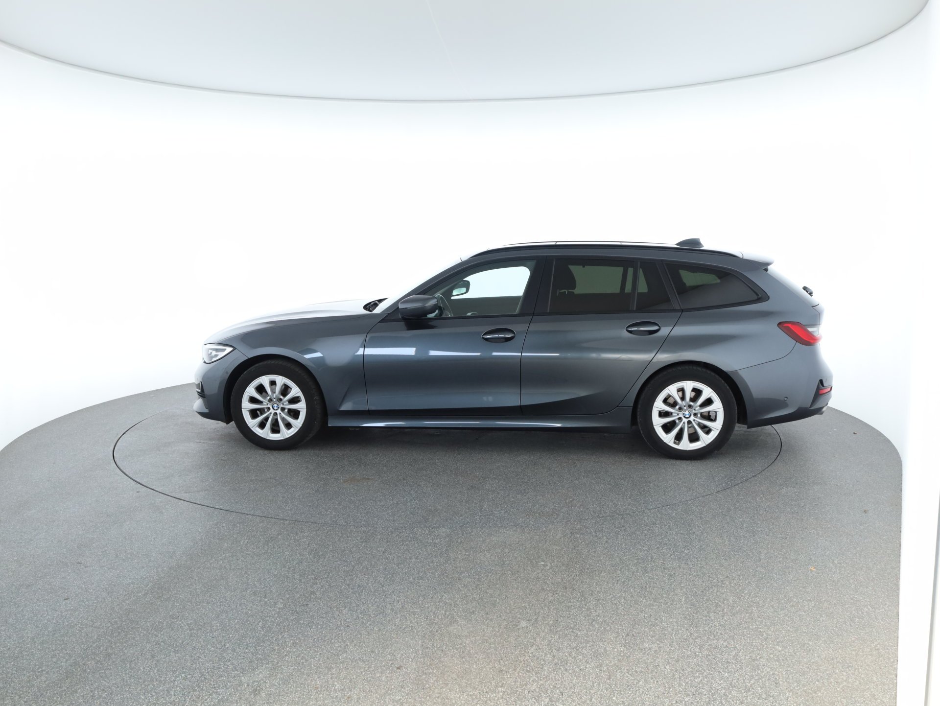 BMW 318d 48 V Touring Aut. | Bild 29 von 31