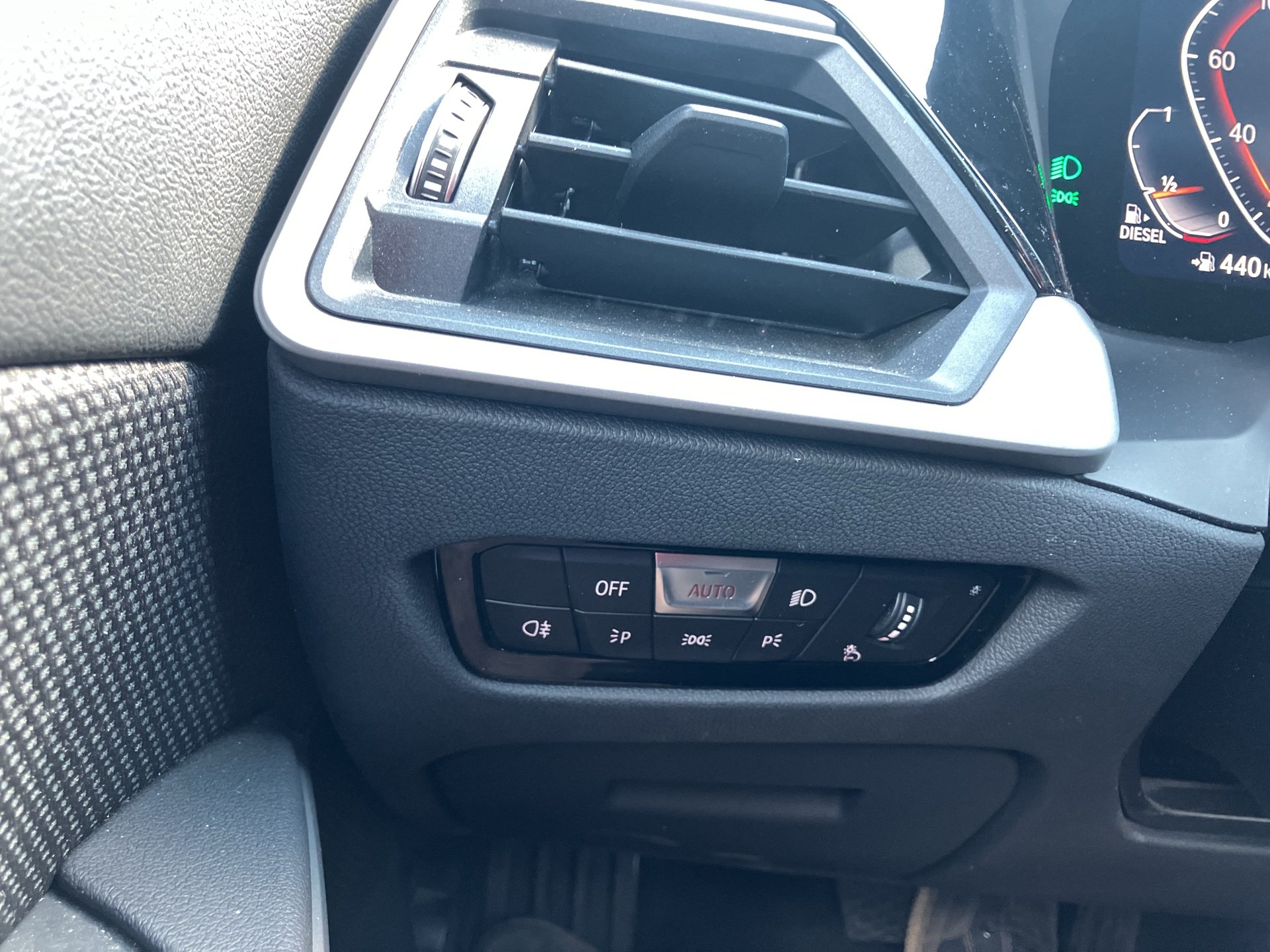 BMW 318d 48 V Touring Aut. | Bild 15 von 28