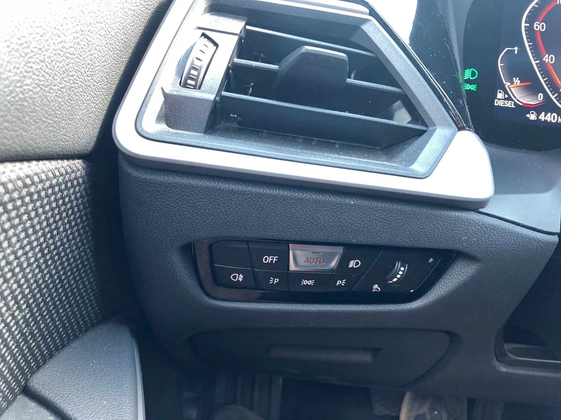 BMW 318d 48 V Touring Aut. | Bild 15 von 28