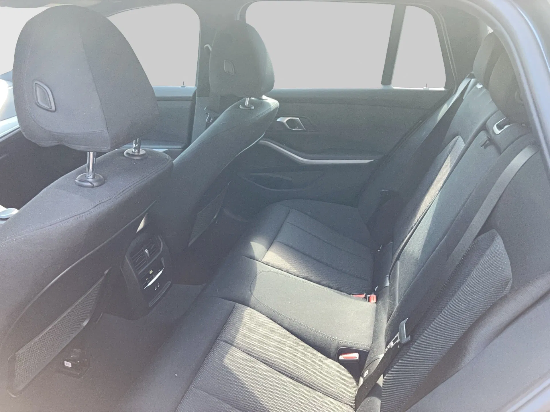 BMW 318d 48 V Touring Aut. | Bild 23 von 28