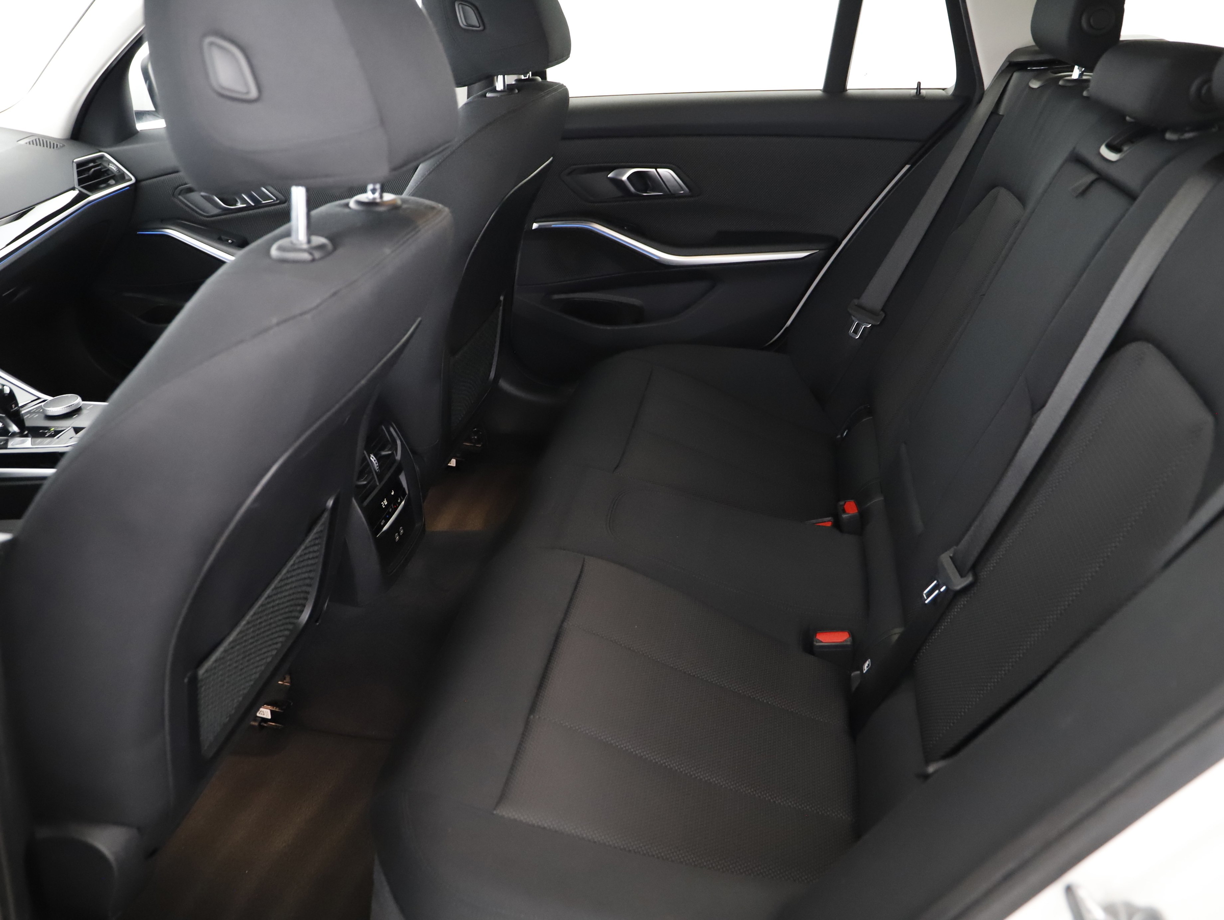 BMW 330e xDrive Touring Advantage | Bild 19 von 22
