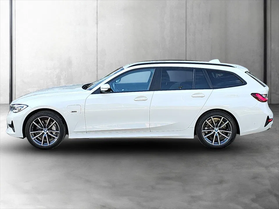 BMW 330e xDrive Touring Advantage | Bild 3 von 24