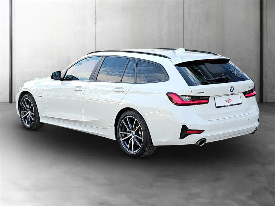 BMW 330e xDrive Touring Advantage | Bild 4 von 24
