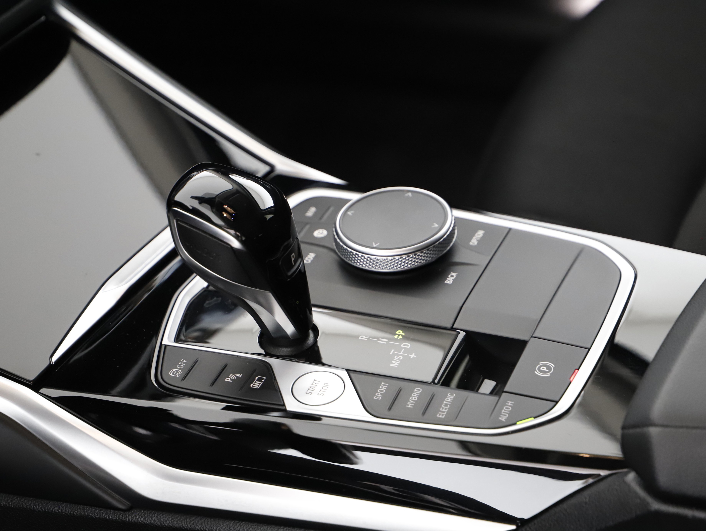 BMW 330e xDrive Touring Advantage | Bild 18 von 22