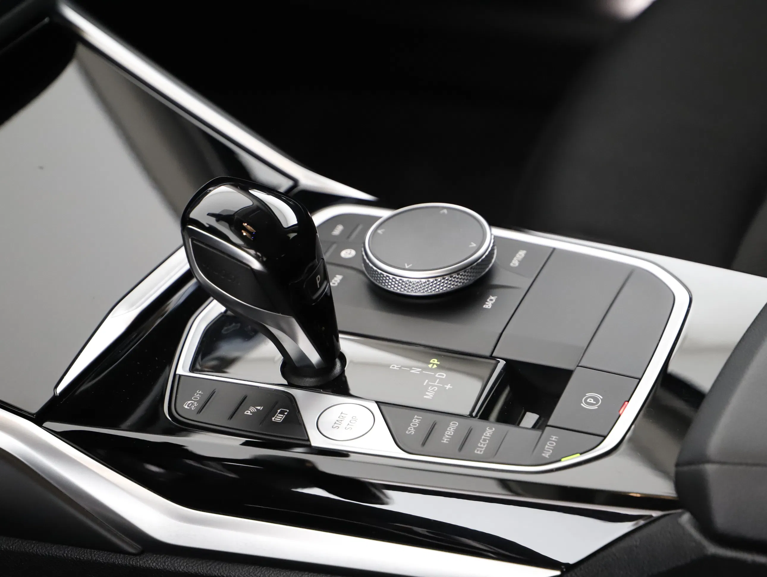 BMW 330e xDrive Touring Advantage | Bild 18 von 22