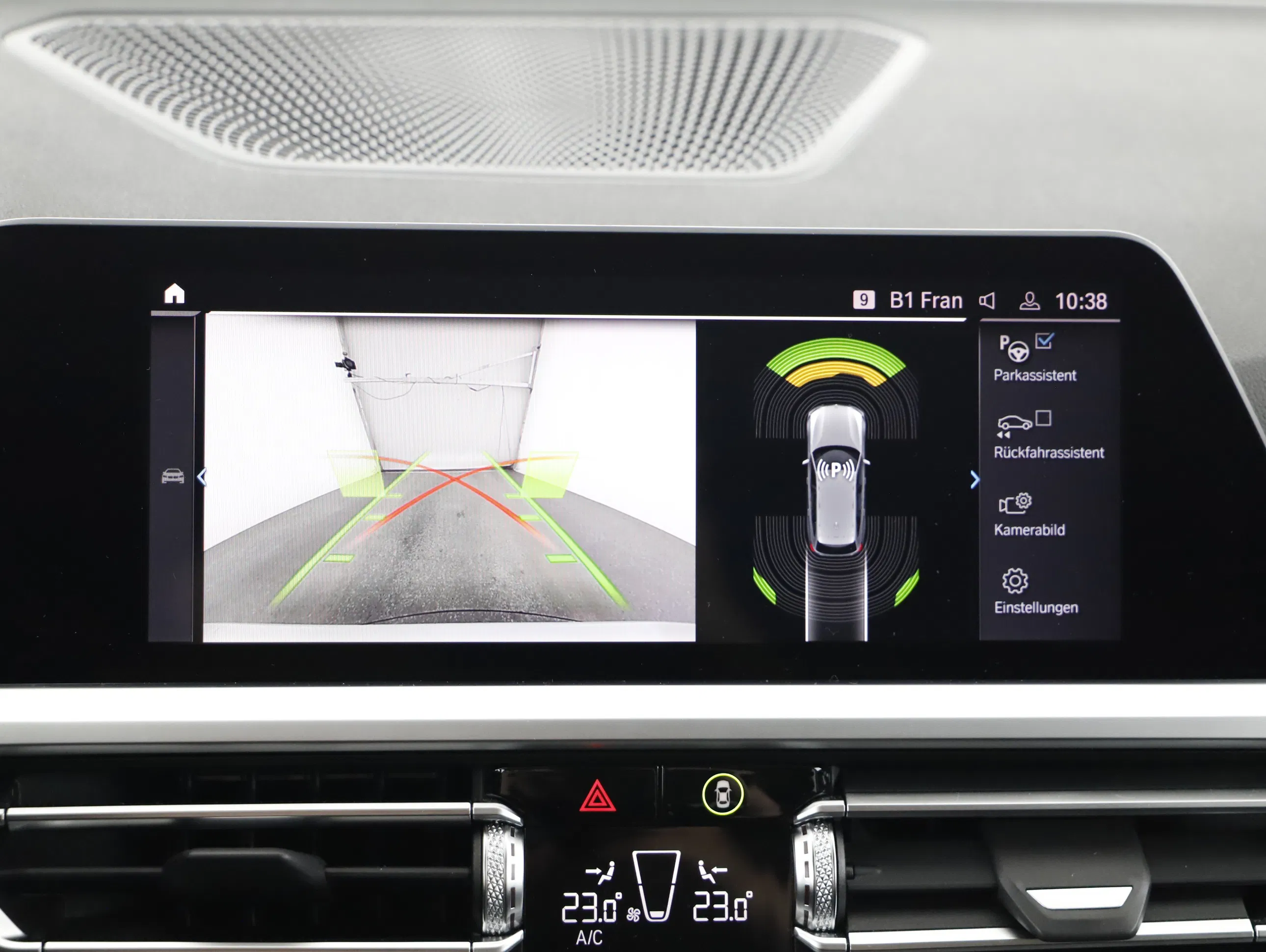 BMW 330e xDrive Touring Advantage | Bild 16 von 22