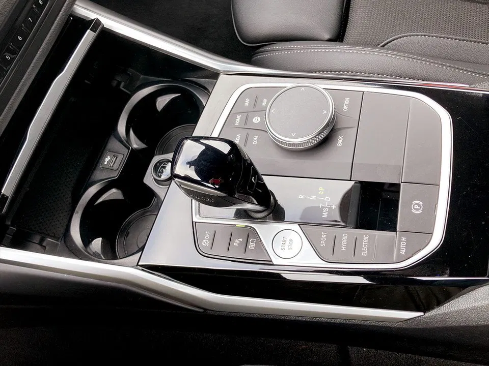 BMW 320e PHEV Touring Aut. | Bild 21 von 24