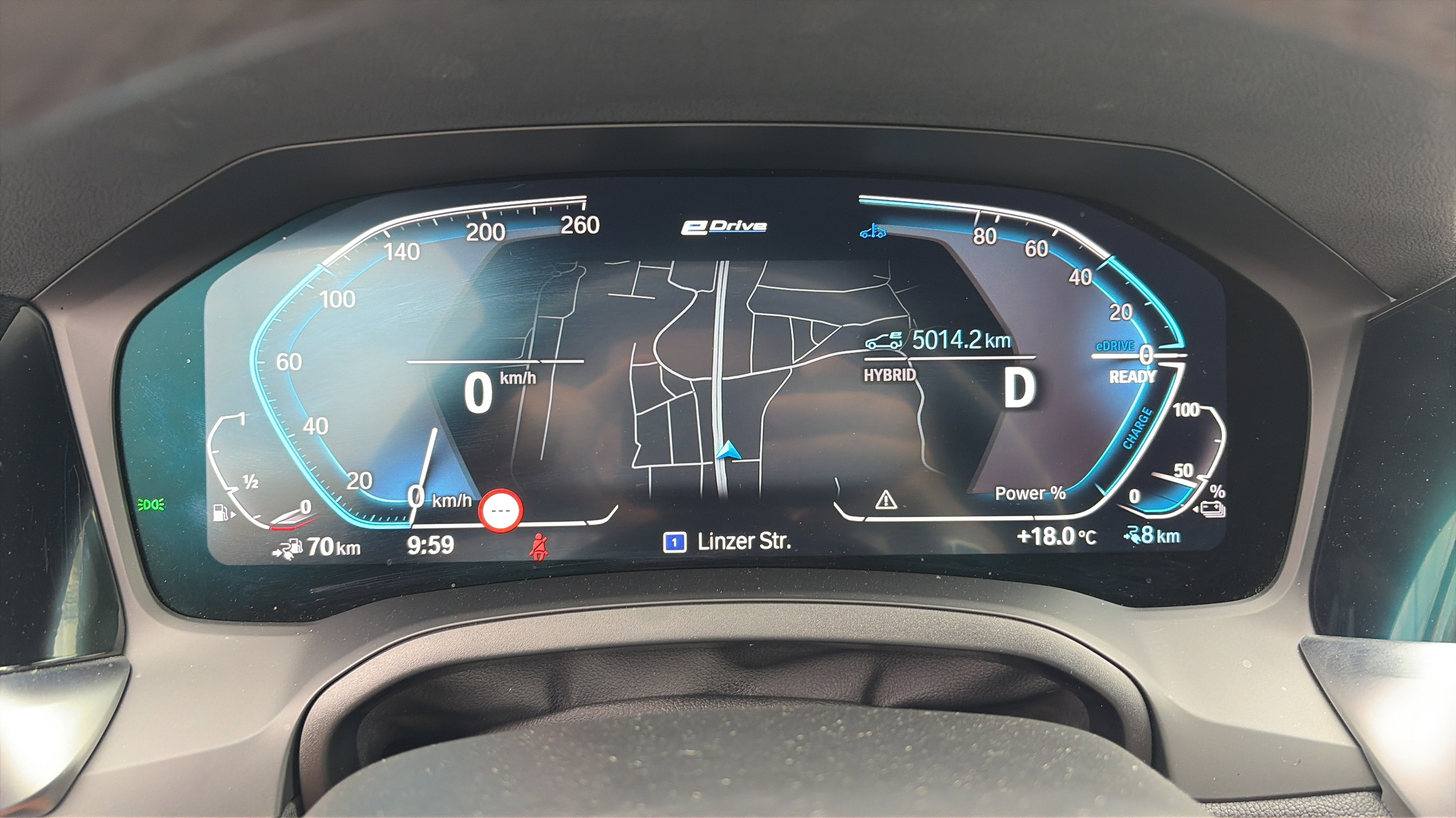 BMW 320e Touring M-Sport | Bild 10 von 22