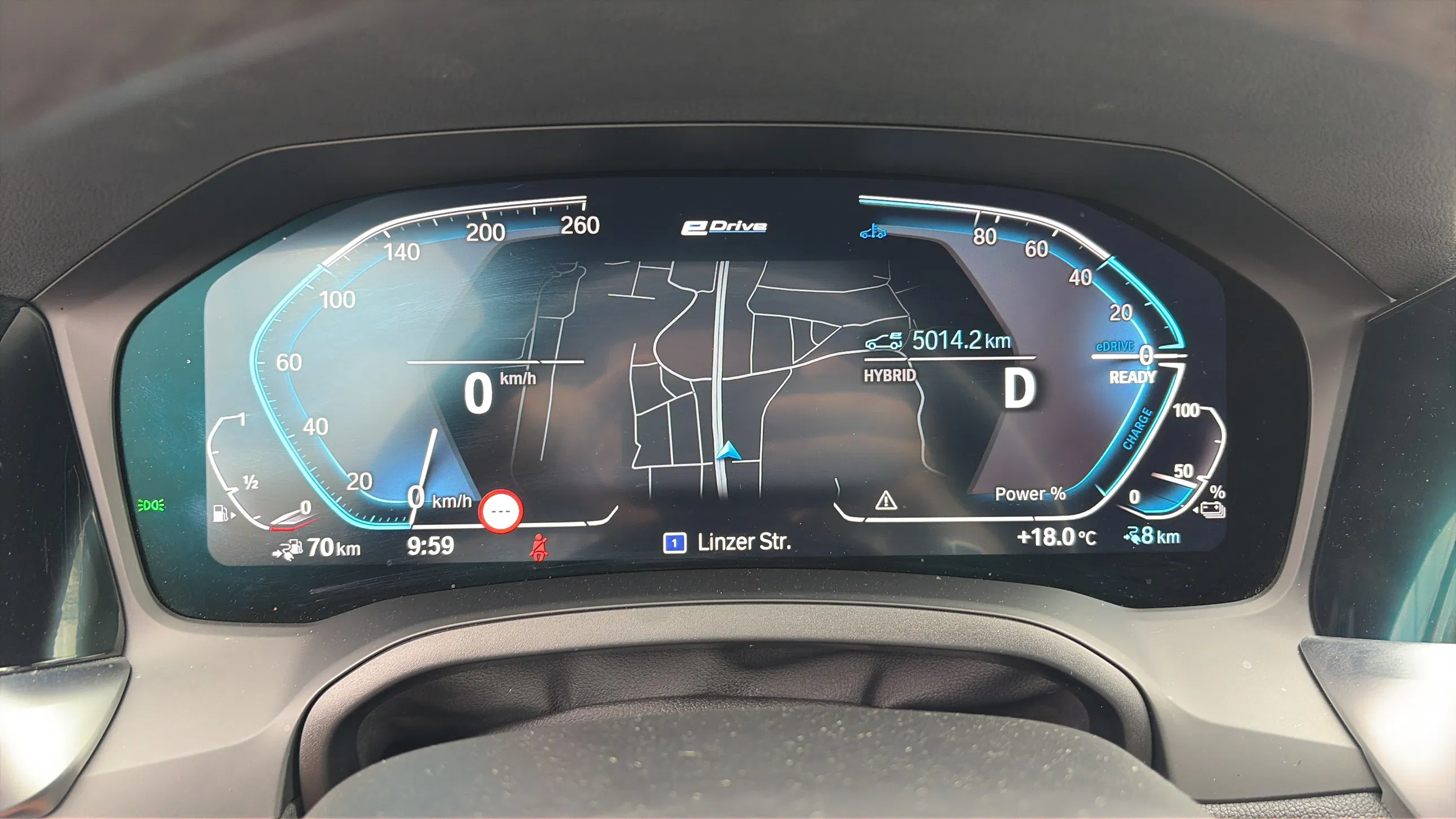BMW 320e Touring M-Sport | Bild 10 von 22