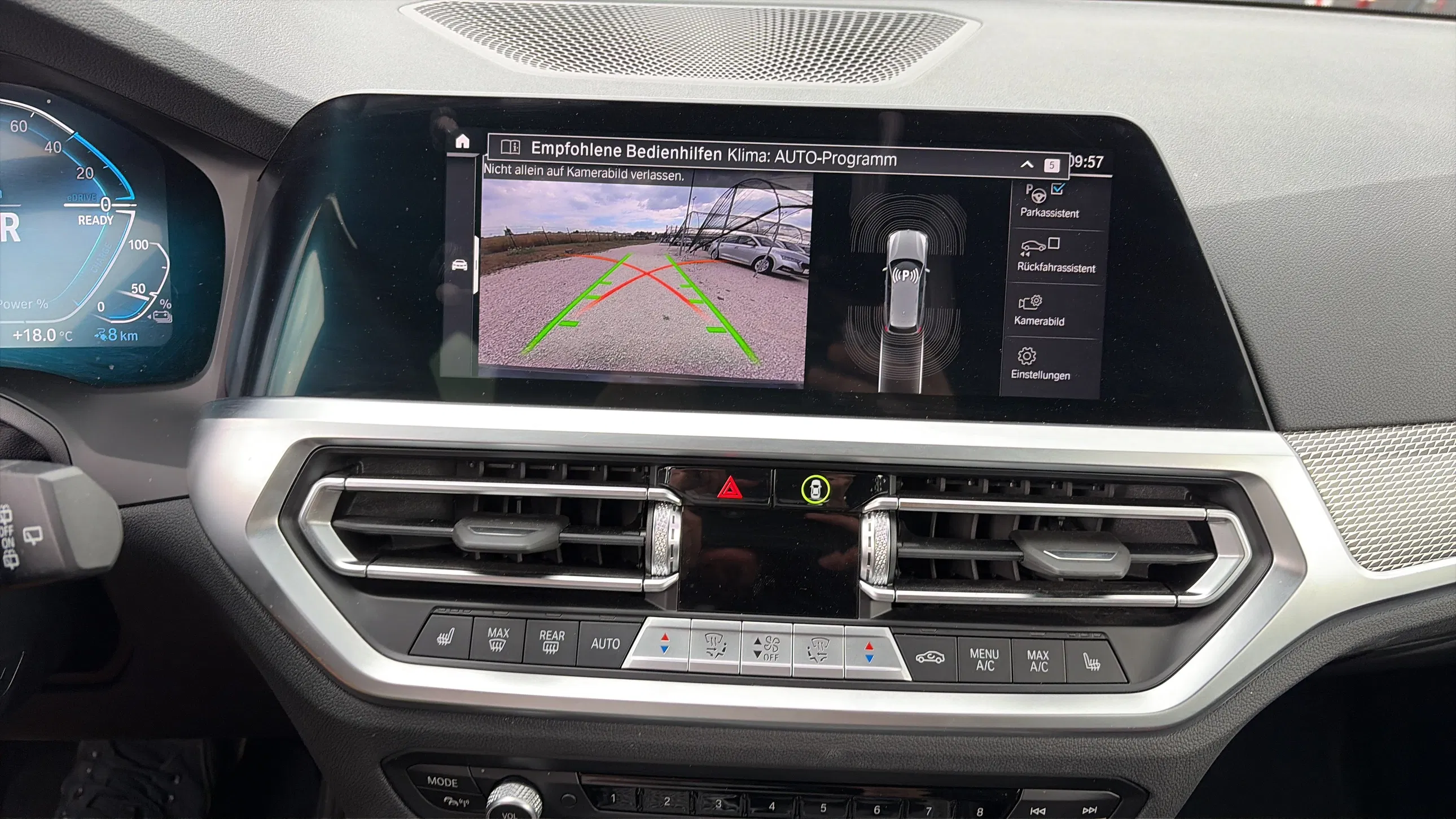 BMW 320e Touring M-Sport | Bild 14 von 22