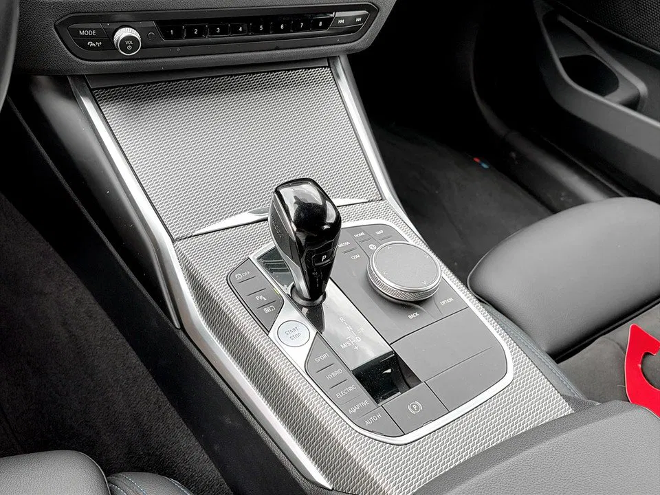 BMW 320e Touring M-Sport | Bild 16 von 22