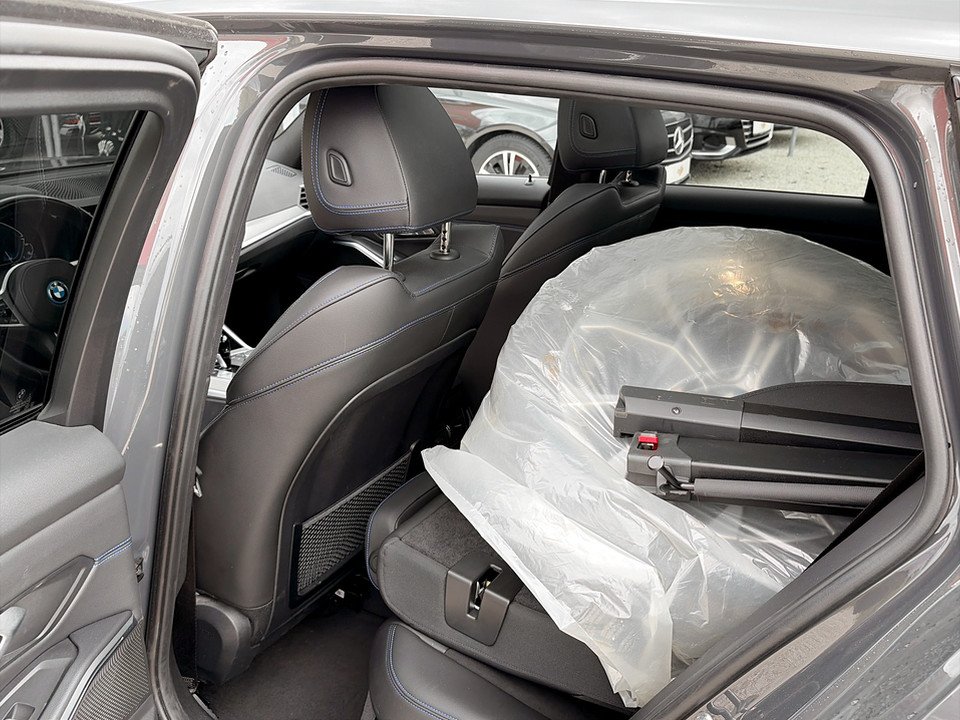 BMW 320e Touring M-Sport | Bild 17 von 22