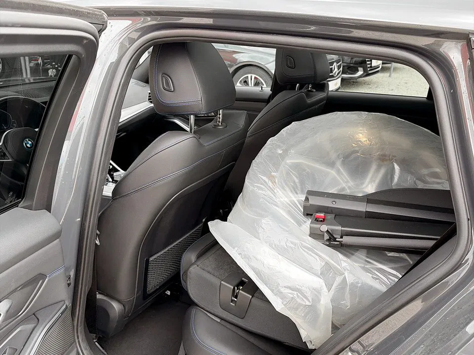 BMW 320e Touring M-Sport | Bild 17 von 22