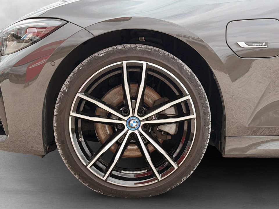 BMW 320e Touring M-Sport | Bild 22 von 22