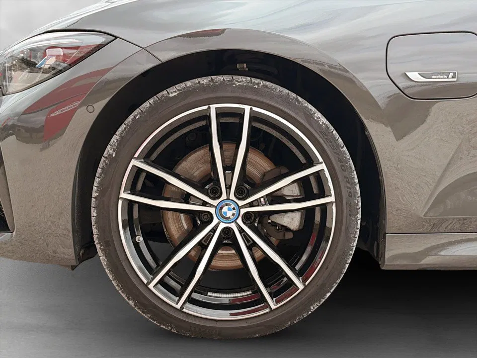 BMW 320e Touring M-Sport | Bild 22 von 22