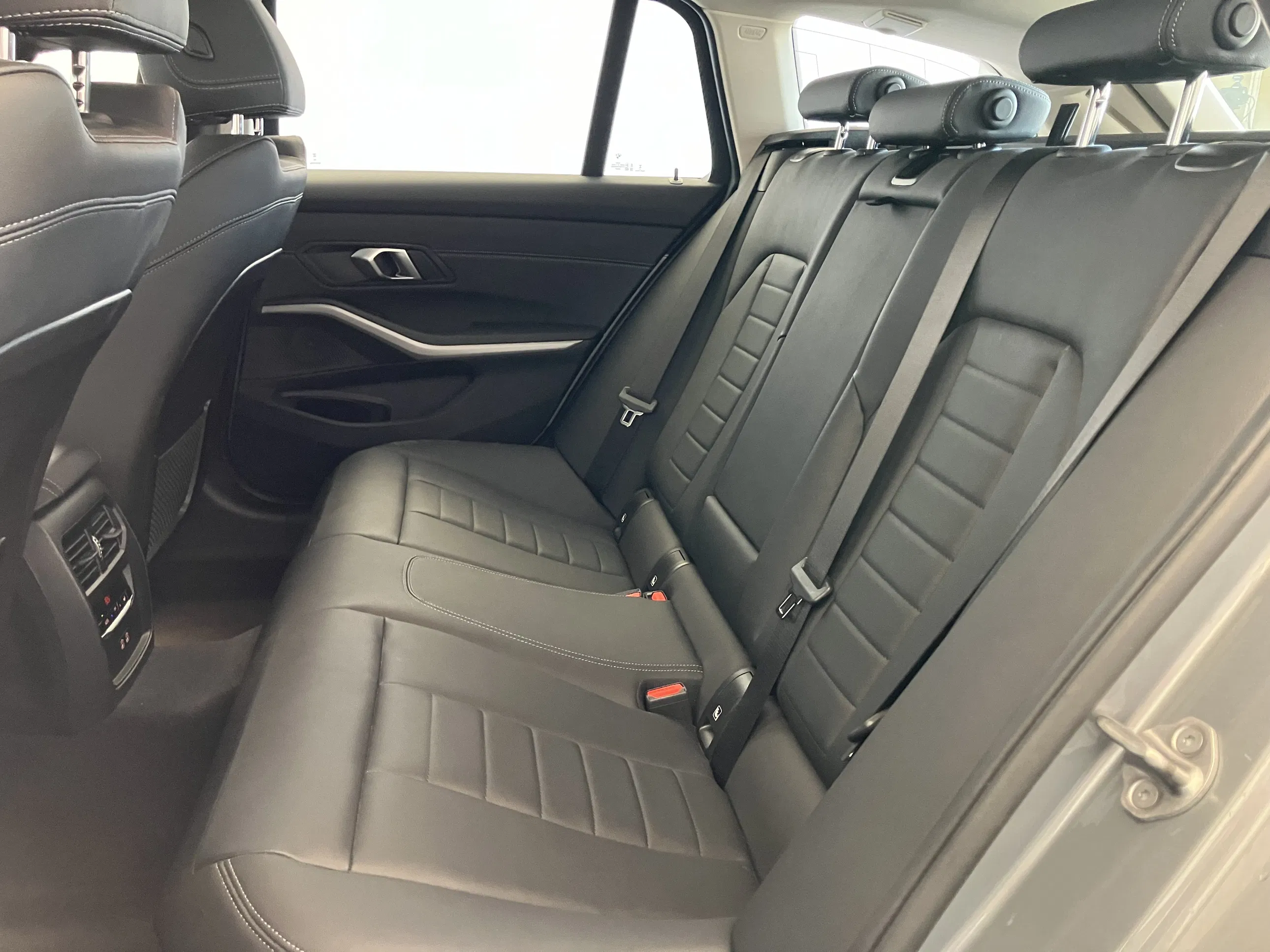 BMW 316d 48 V Touring Aut. | Bild 26 von 29